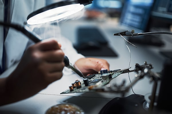 controllo-qualita-per-schede-elettroniche controllo-qualita-per-schede-elettroniche